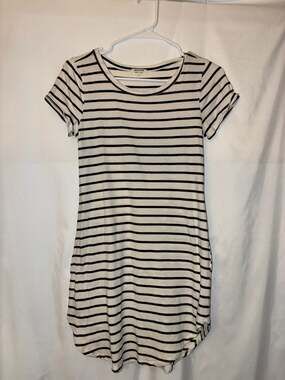 Heart & Hips Striped Short Sleeve T-Shirt Dress with Curved Hem